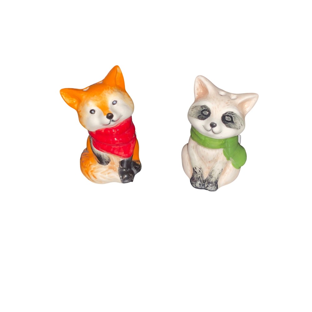 Cracker Barrel Fox and Raccoon Ceramic Salt and Pepper Shaker Set NWT Woodland